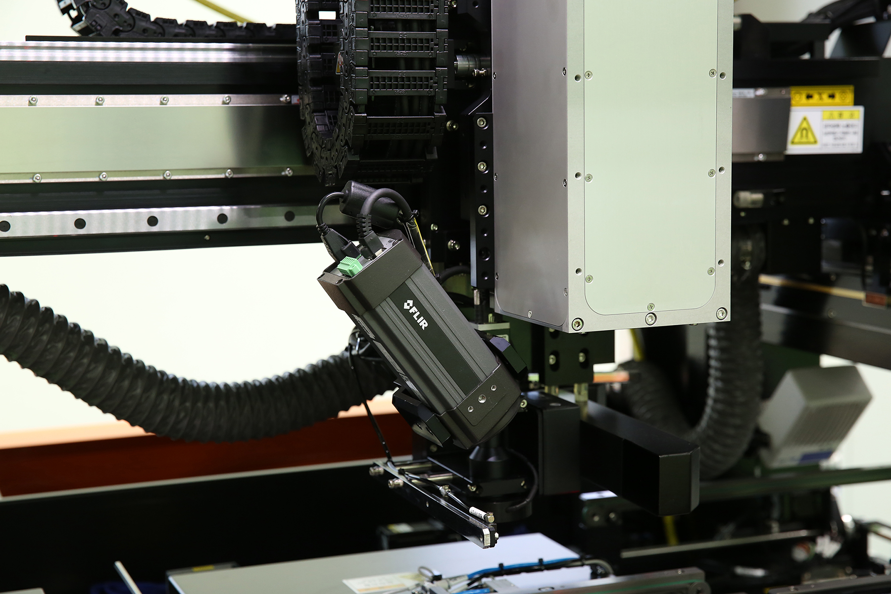 고성능 반도체 패키징 공정의 신뢰성과 생산성을 높이는 플리어 열화상카메라 | Teledyne FLIR